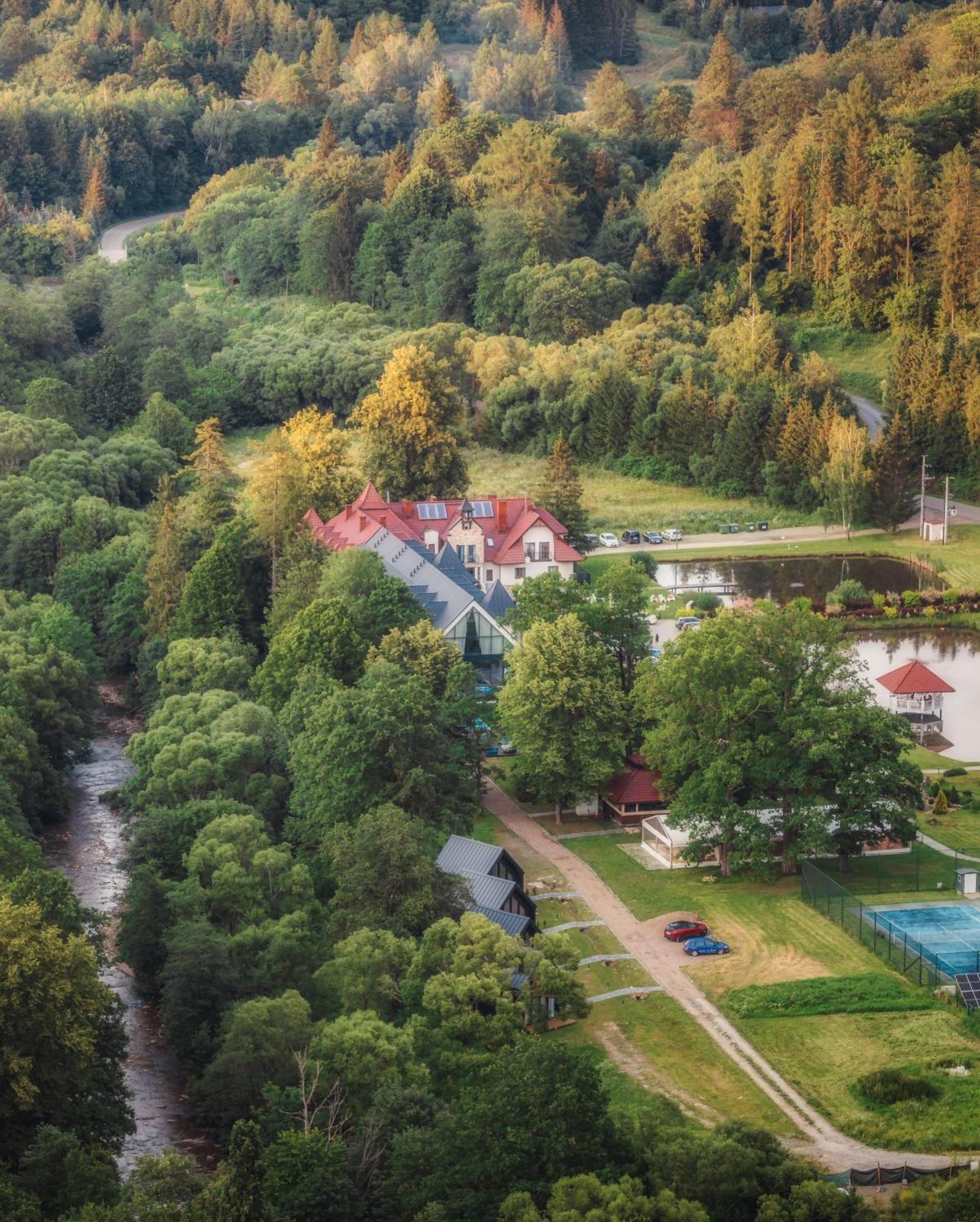 Carynska Resort & Spa Lutowiska Exteriér fotografie